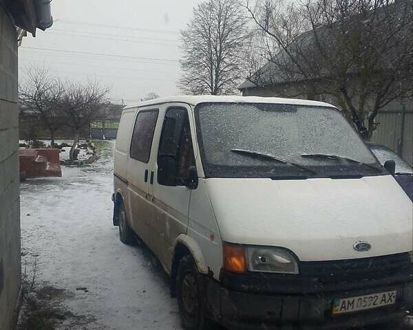 Білий Форд Транзит, об'ємом двигуна 2.5 л та пробігом 260 тис. км за 2099 $, фото 1 на Automoto.ua