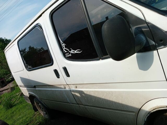 Белый Форд Транзит, объемом двигателя 2.5 л и пробегом 900 тыс. км за 1700 $, фото 4 на Automoto.ua