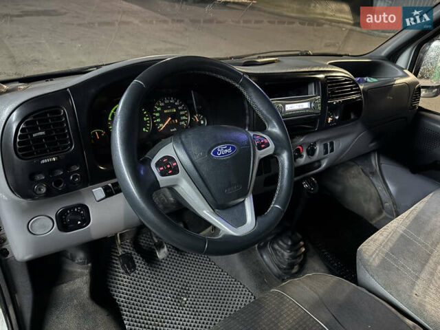 Белый Форд Транзит, объемом двигателя 2.5 л и пробегом 400 тыс. км за 2500 $, фото 8 на Automoto.ua