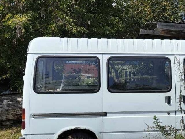 Белый Форд Транзит, объемом двигателя 2.5 л и пробегом 150 тыс. км за 1850 $, фото 2 на Automoto.ua