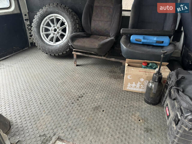 Белый Форд Транзит, объемом двигателя 2.5 л и пробегом 400 тыс. км за 2500 $, фото 6 на Automoto.ua