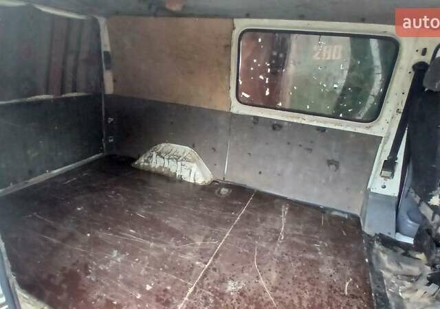 Білий Форд Транзит, об'ємом двигуна 2.5 л та пробігом 390 тис. км за 2600 $, фото 12 на Automoto.ua