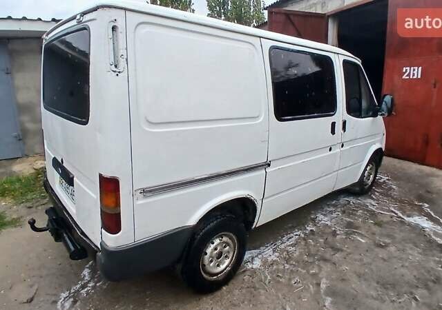 Білий Форд Транзит, об'ємом двигуна 2.5 л та пробігом 390 тис. км за 2600 $, фото 4 на Automoto.ua