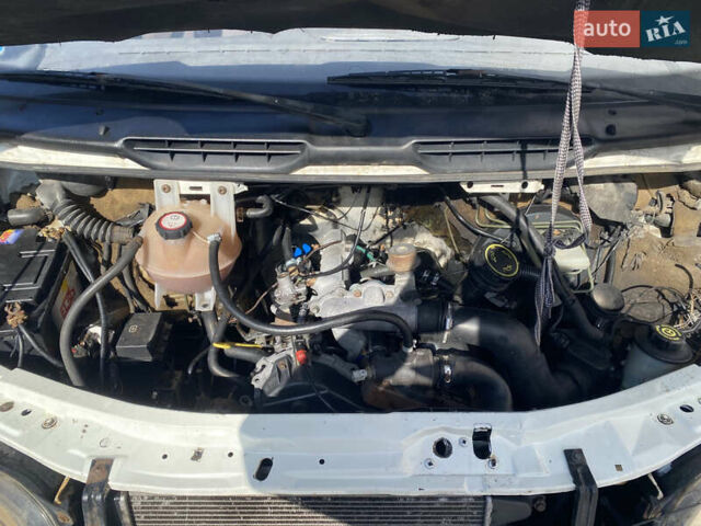 Белый Форд Транзит, объемом двигателя 2.5 л и пробегом 300 тыс. км за 1950 $, фото 5 на Automoto.ua