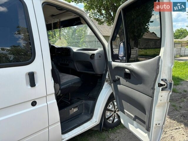 Білий Форд Транзит, об'ємом двигуна 2.5 л та пробігом 300 тис. км за 4000 $, фото 1 на Automoto.ua