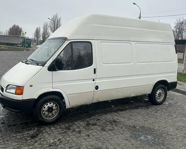 Белый Форд Транзит, объемом двигателя 2.5 л и пробегом 373 тыс. км за 4000 $, фото 3 на Automoto.ua