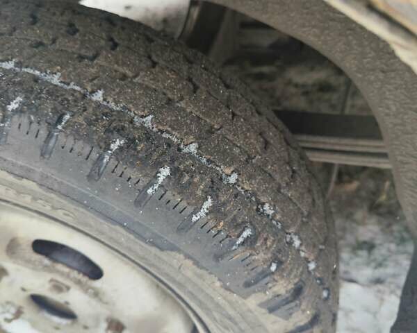 Белый Форд Транзит, объемом двигателя 2.5 л и пробегом 367 тыс. км за 2800 $, фото 4 на Automoto.ua