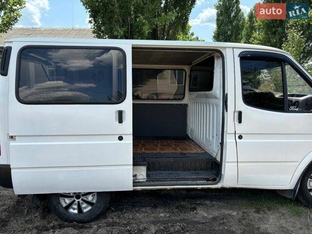Білий Форд Транзит, об'ємом двигуна 2.5 л та пробігом 300 тис. км за 4000 $, фото 5 на Automoto.ua