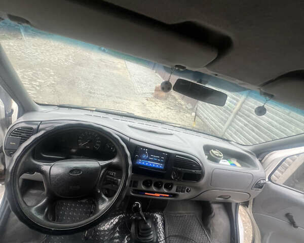 Белый Форд Транзит, объемом двигателя 2.5 л и пробегом 373 тыс. км за 4000 $, фото 9 на Automoto.ua