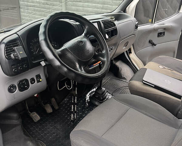 Белый Форд Транзит, объемом двигателя 2.5 л и пробегом 373 тыс. км за 4000 $, фото 7 на Automoto.ua