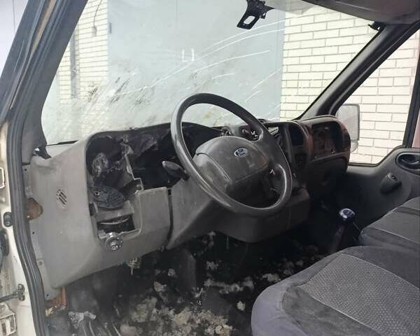 Білий Форд Транзит, об'ємом двигуна 2 л та пробігом 400 тис. км за 1300 $, фото 4 на Automoto.ua