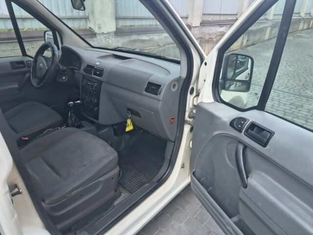 Белый Форд Транзит, объемом двигателя 1.8 л и пробегом 366 тыс. км за 3990 $, фото 6 на Automoto.ua