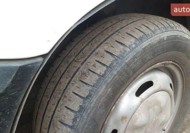 Белый Форд Транзит, объемом двигателя 2 л и пробегом 208 тыс. км за 3800 $, фото 2 на Automoto.ua