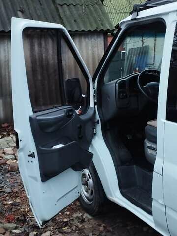 Белый Форд Транзит, объемом двигателя 2 л и пробегом 329 тыс. км за 5200 $, фото 4 на Automoto.ua