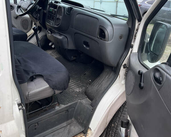 Белый Форд Транзит, объемом двигателя 2 л и пробегом 257 тыс. км за 2800 $, фото 4 на Automoto.ua