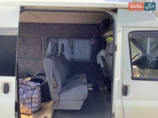 Белый Форд Транзит, объемом двигателя 2 л и пробегом 262 тыс. км за 3850 $, фото 1 на Automoto.ua