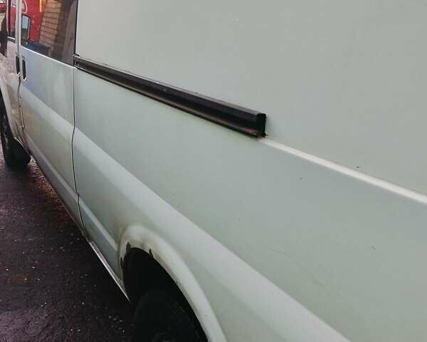 Білий Форд Транзит, об'ємом двигуна 2.4 л та пробігом 270 тис. км за 3300 $, фото 1 на Automoto.ua