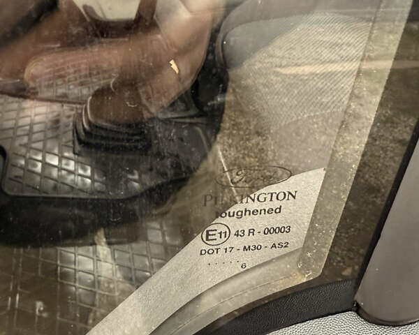 Белый Форд Транзит, объемом двигателя 2 л и пробегом 235 тыс. км за 4599 $, фото 35 на Automoto.ua