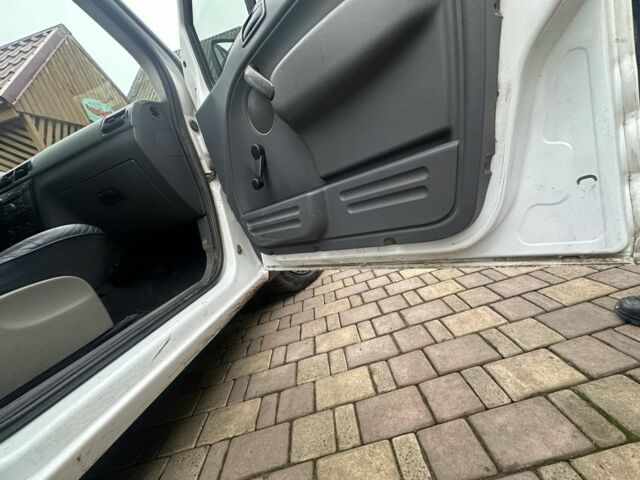 Белый Форд Транзит, объемом двигателя 1.8 л и пробегом 273 тыс. км за 3700 $, фото 9 на Automoto.ua