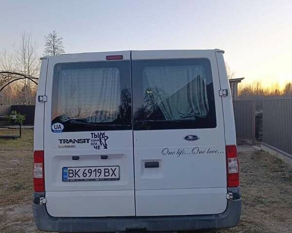 Белый Форд Транзит, объемом двигателя 2.2 л и пробегом 341 тыс. км за 5900 $, фото 1 на Automoto.ua