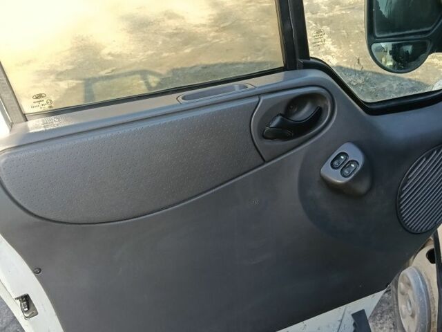 Білий Форд Транзит, об'ємом двигуна 2.4 л та пробігом 430 тис. км за 3300 $, фото 11 на Automoto.ua