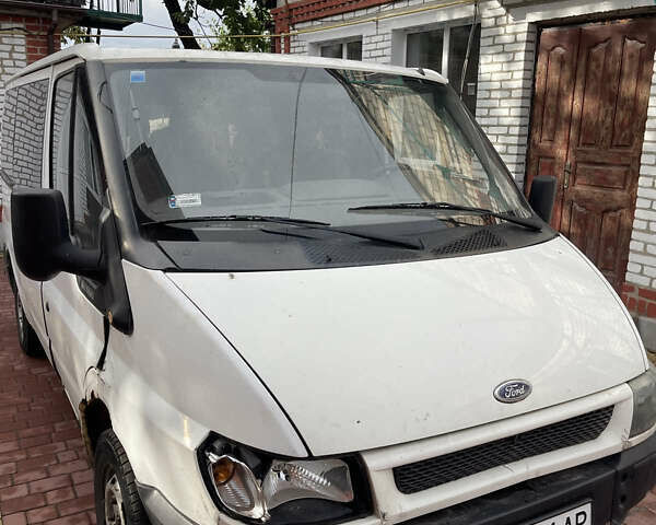 Белый Форд Транзит, объемом двигателя 2 л и пробегом 300 тыс. км за 2350 $, фото 1 на Automoto.ua