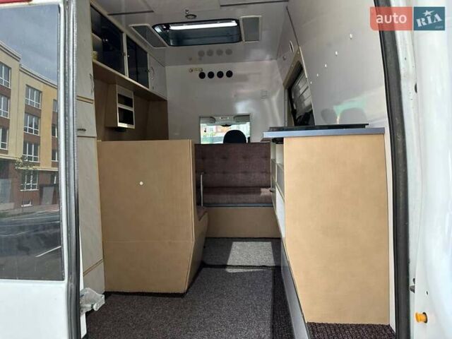 Белый Форд Транзит, объемом двигателя 2.4 л и пробегом 333 тыс. км за 15000 $, фото 9 на Automoto.ua