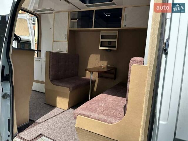 Белый Форд Транзит, объемом двигателя 2.4 л и пробегом 333 тыс. км за 15000 $, фото 4 на Automoto.ua