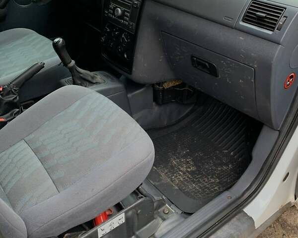 Білий Форд Транзит, об'ємом двигуна 1.75 л та пробігом 276 тис. км за 5000 $, фото 6 на Automoto.ua