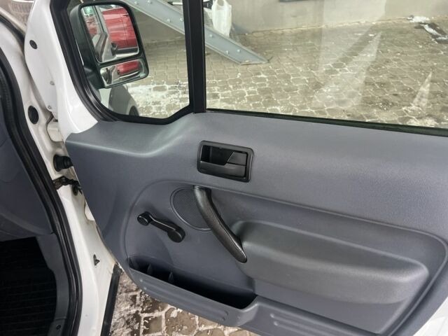 Белый Форд Транзит, объемом двигателя 1.8 л и пробегом 270 тыс. км за 3950 $, фото 4 на Automoto.ua