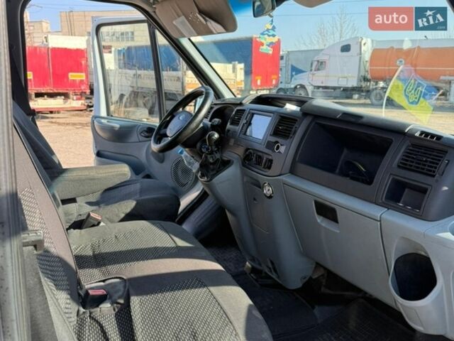 Білий Форд Транзит, об'ємом двигуна 2.4 л та пробігом 312 тис. км за 9000 $, фото 5 на Automoto.ua