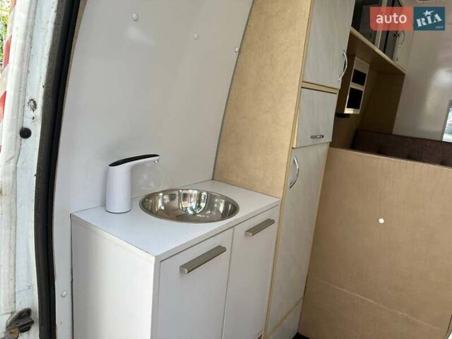 Белый Форд Транзит, объемом двигателя 2.4 л и пробегом 333 тыс. км за 15000 $, фото 3 на Automoto.ua