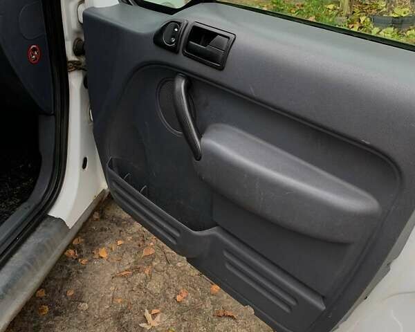 Білий Форд Транзит, об'ємом двигуна 1.75 л та пробігом 276 тис. км за 5000 $, фото 7 на Automoto.ua