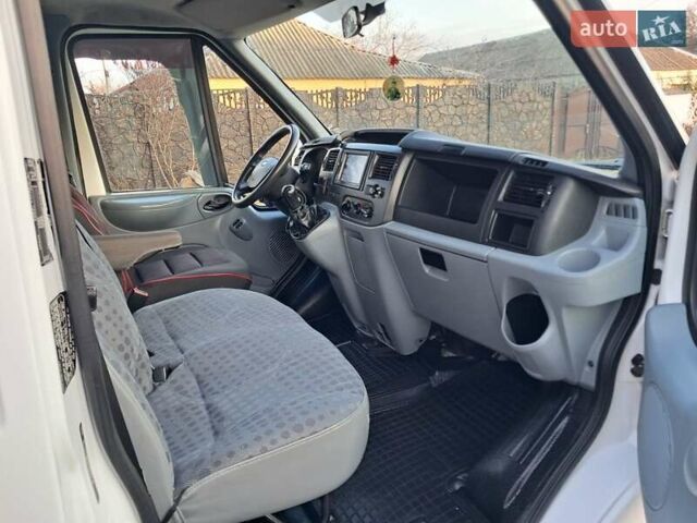 Білий Форд Транзит, об'ємом двигуна 2.2 л та пробігом 301 тис. км за 6399 $, фото 8 на Automoto.ua