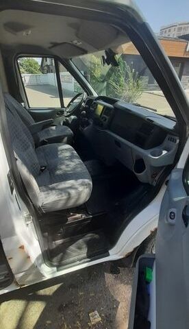 Белый Форд Транзит, объемом двигателя 2.2 л и пробегом 282 тыс. км за 6000 $, фото 3 на Automoto.ua