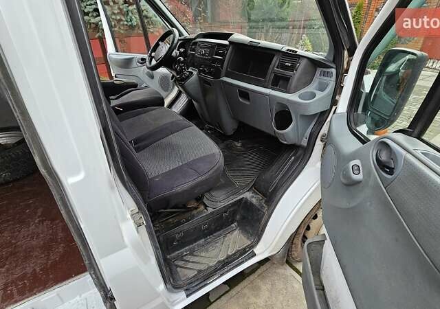 Белый Форд Транзит, объемом двигателя 2.4 л и пробегом 405 тыс. км за 8500 $, фото 12 на Automoto.ua