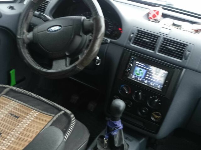 Белый Форд Транзит, объемом двигателя 1.8 л и пробегом 235 тыс. км за 4700 $, фото 5 на Automoto.ua