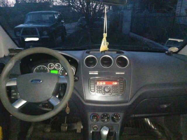 Белый Форд Транзит, объемом двигателя 1.8 л и пробегом 214 тыс. км за 4300 $, фото 4 на Automoto.ua