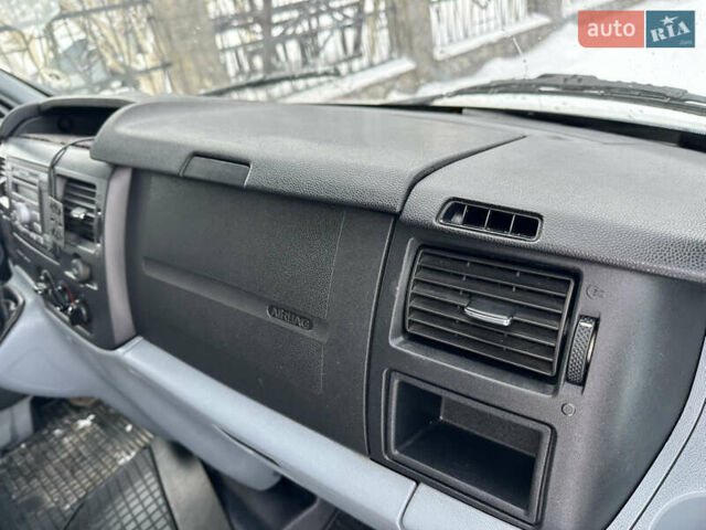 Белый Форд Транзит, объемом двигателя 2.2 л и пробегом 308 тыс. км за 8900 $, фото 20 на Automoto.ua