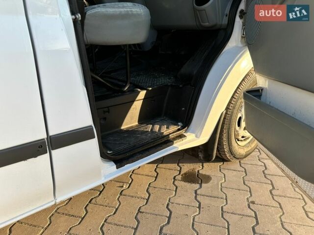 Білий Форд Транзит, об'ємом двигуна 2.2 л та пробігом 308 тис. км за 7900 $, фото 50 на Automoto.ua
