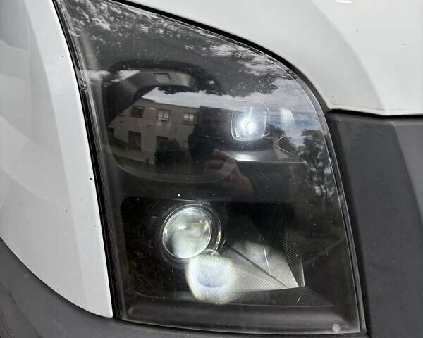 Белый Форд Транзит, объемом двигателя 2.2 л и пробегом 280 тыс. км за 8400 $, фото 1 на Automoto.ua