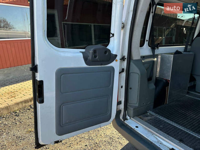 Белый Форд Транзит, объемом двигателя 2.2 л и пробегом 248 тыс. км за 9900 $, фото 36 на Automoto.ua