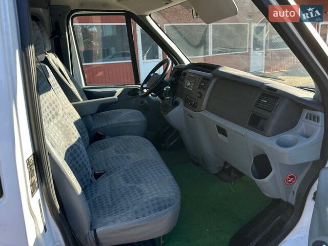 Белый Форд Транзит, объемом двигателя 2.2 л и пробегом 248 тыс. км за 9900 $, фото 27 на Automoto.ua