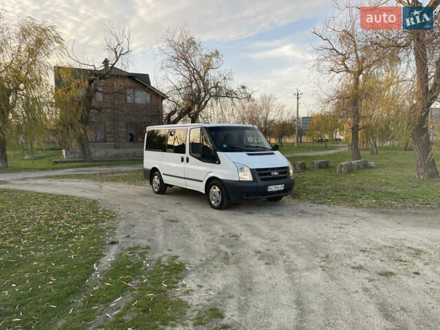 Білий Форд Транзит, об'ємом двигуна 2.2 л та пробігом 252 тис. км за 8600 $, фото 1 на Automoto.ua