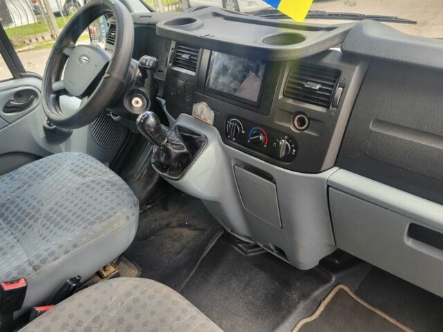 Білий Форд Транзит, об'ємом двигуна 2.2 л та пробігом 350 тис. км за 7700 $, фото 3 на Automoto.ua