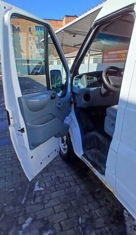 Білий Форд Транзит, об'ємом двигуна 2.4 л та пробігом 313 тис. км за 9000 $, фото 7 на Automoto.ua