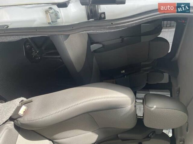 Білий Форд Транзит, об'ємом двигуна 2.2 л та пробігом 266 тис. км за 12000 $, фото 2 на Automoto.ua