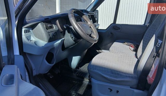 Білий Форд Транзит, об'ємом двигуна 2.4 л та пробігом 313 тис. км за 9000 $, фото 8 на Automoto.ua