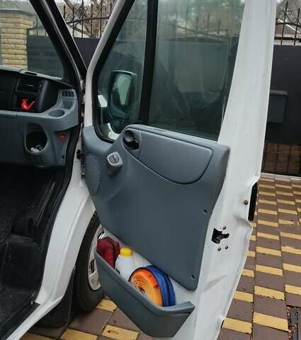 Білий Форд Транзит, об'ємом двигуна 2.2 л та пробігом 342 тис. км за 8600 $, фото 17 на Automoto.ua