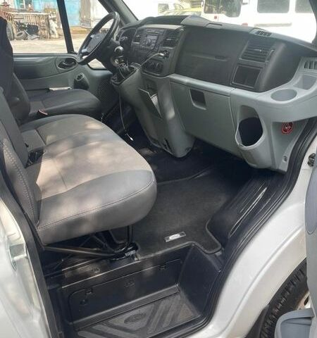 Білий Форд Транзит, об'ємом двигуна 2.2 л та пробігом 270 тис. км за 10000 $, фото 3 на Automoto.ua